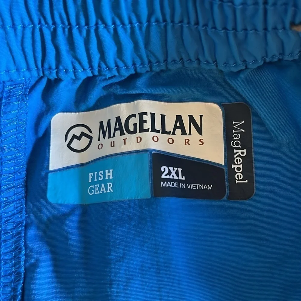 Magellan men’s fish gear shorts. Mag repel. Size 2XL.